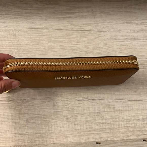 Michael Kors Leather Zip Wallet - Picture 2 of 4